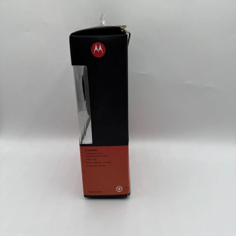MOTOROLA™ T505 Bluetooth® In-Car Speakerphone w Digital FM Transmitter Wireless‎